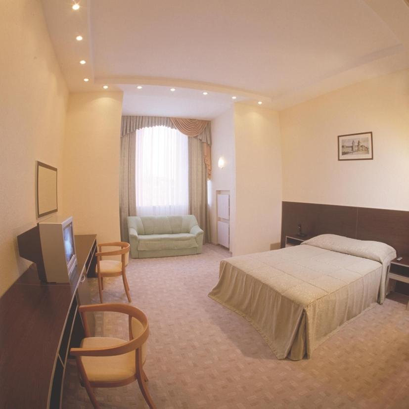 Astoria Lux Dnipro Quarto foto
